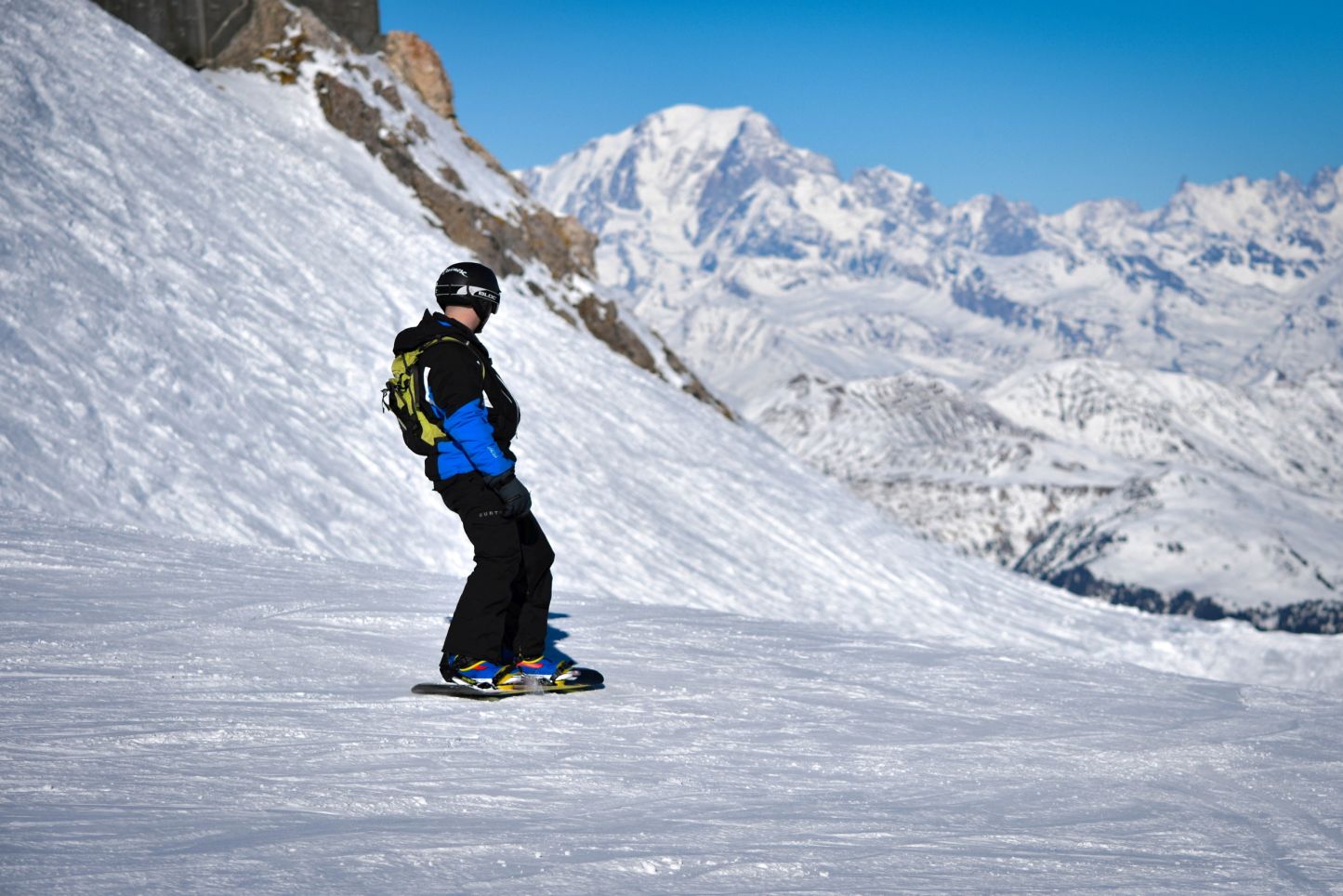 Snowboarders learning on a Snowboarding holidays for beginners