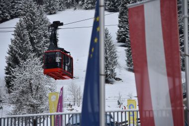 The sonnenalmbahn gondola lift in Zell Am See close to the bottom of the pistes