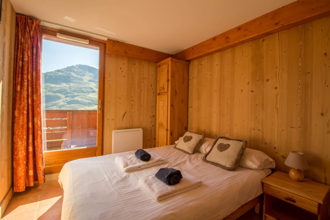 Chalet Antony & Cleopatra Double Bedroom