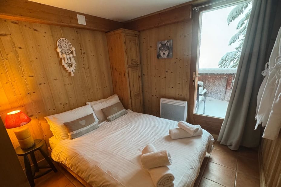 Chalet Antony & Cleopatra Double Bedroom