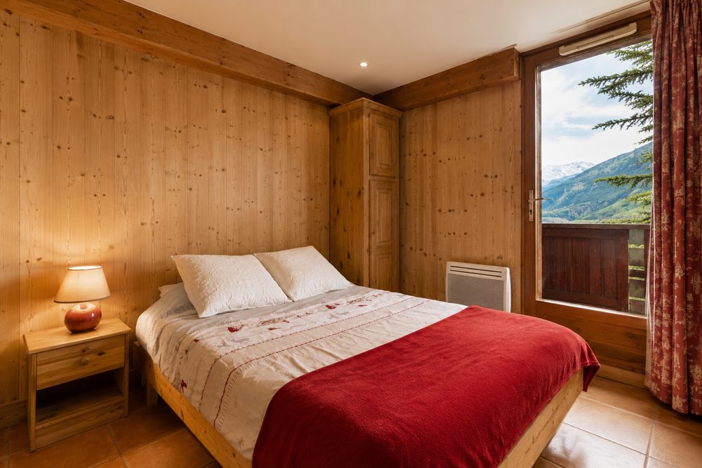 Chalet Antony & Cleopatra Double Bedroom