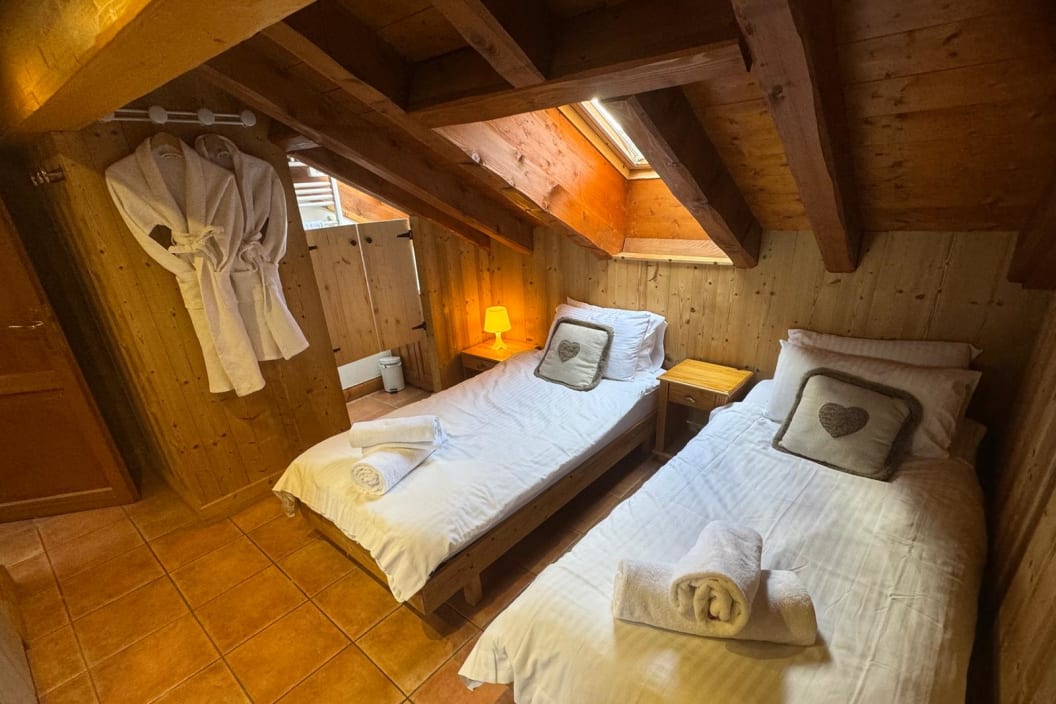Chalet Antony & Cleopatra Twin Room