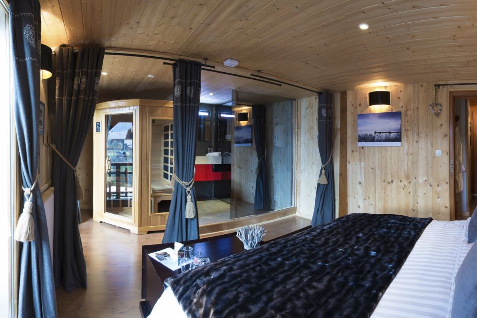 Ardoisiers open plan bedroom
