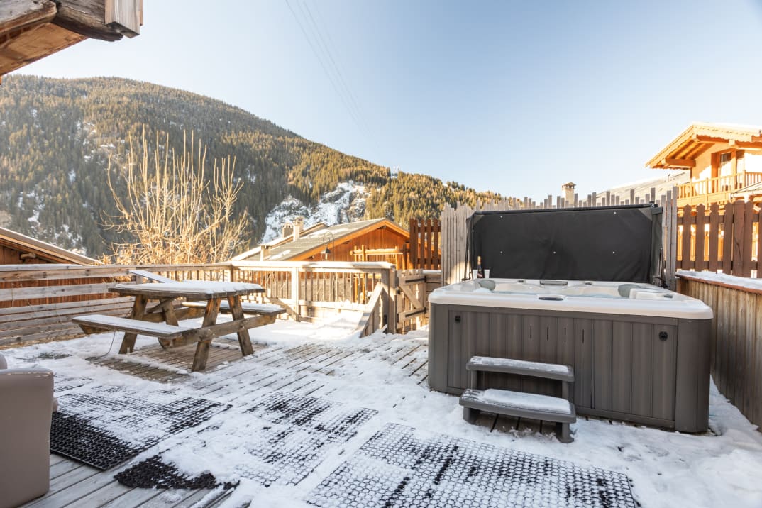 Hot tub in Chalet Barthelemy