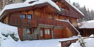 A singles ski holiday Chalet exterior in Chalet Beriozka - La Tania