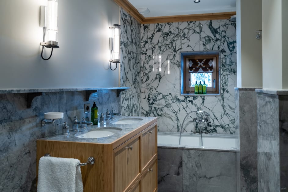 Bathroom in room 2 in Chalet Les Loups