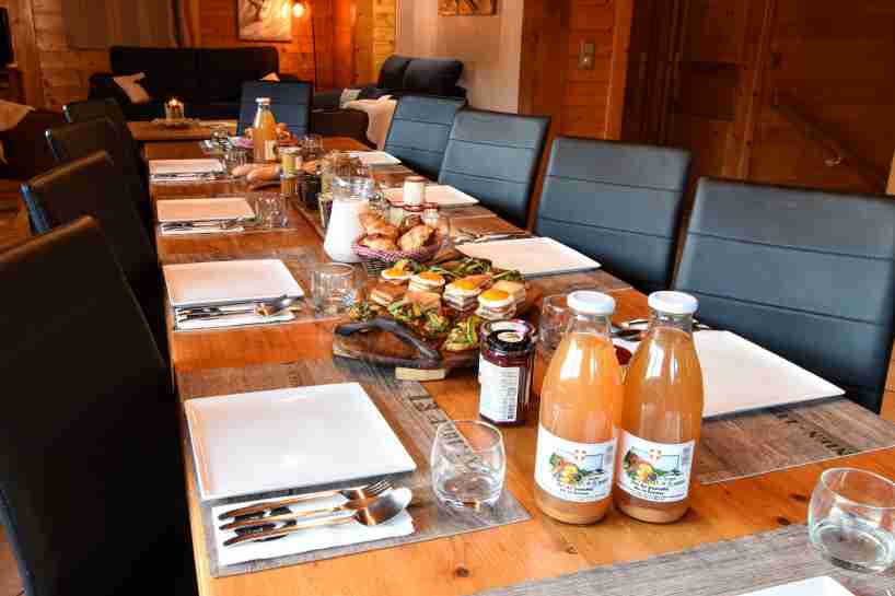 Chalet Novelin dining room