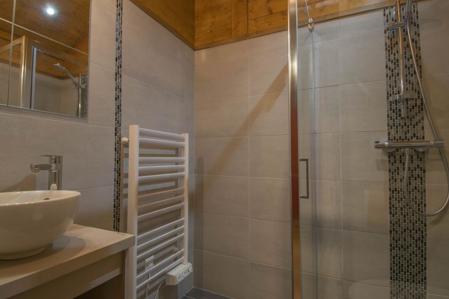 Chalet Novelin En Suite Bathroom