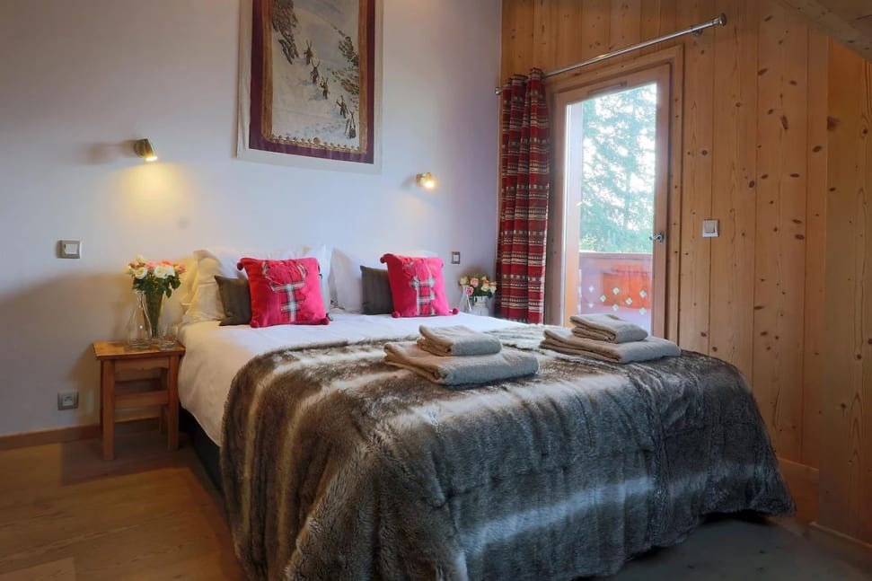 Twin Bedroom in Chalet Panda