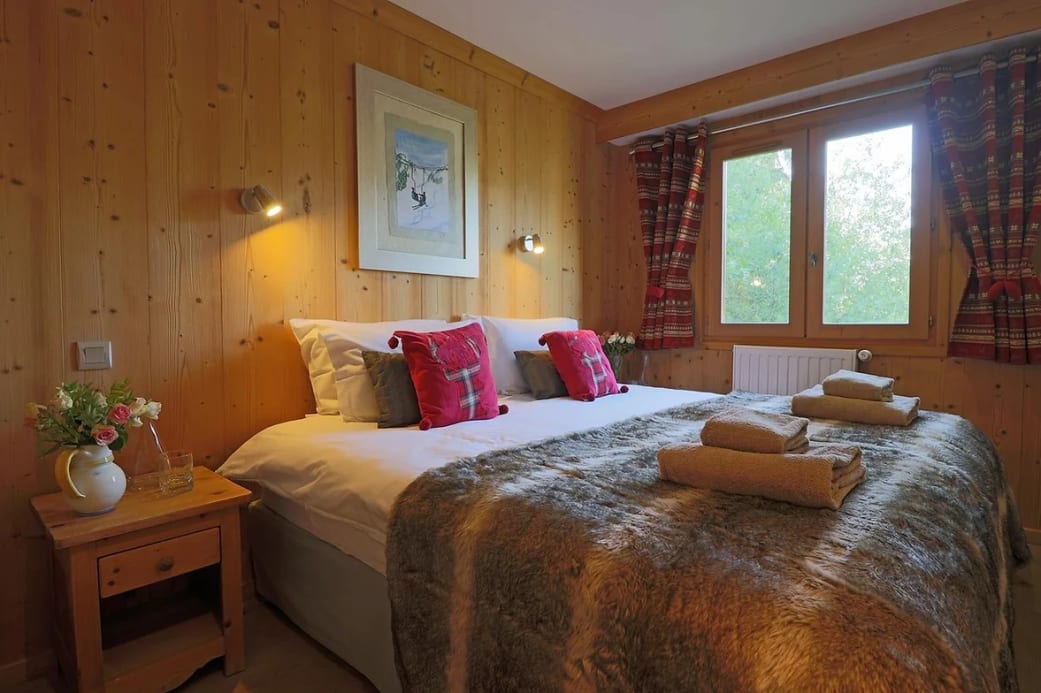 La Tania - Double Bedroom in Chalet Panda