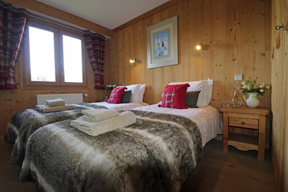 Twin Bedroom in Chalet Panda