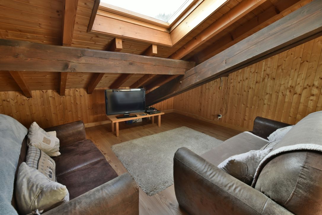 Chalet Chez Claude Dining Area