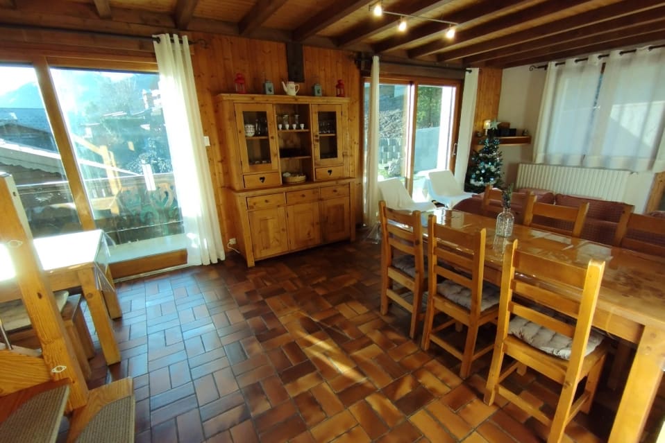 The dining area in Chalet Chez Claude