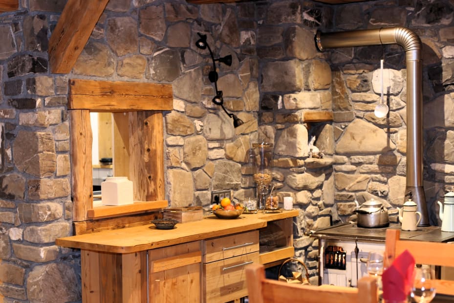 Chalet Chez La Fine dining area