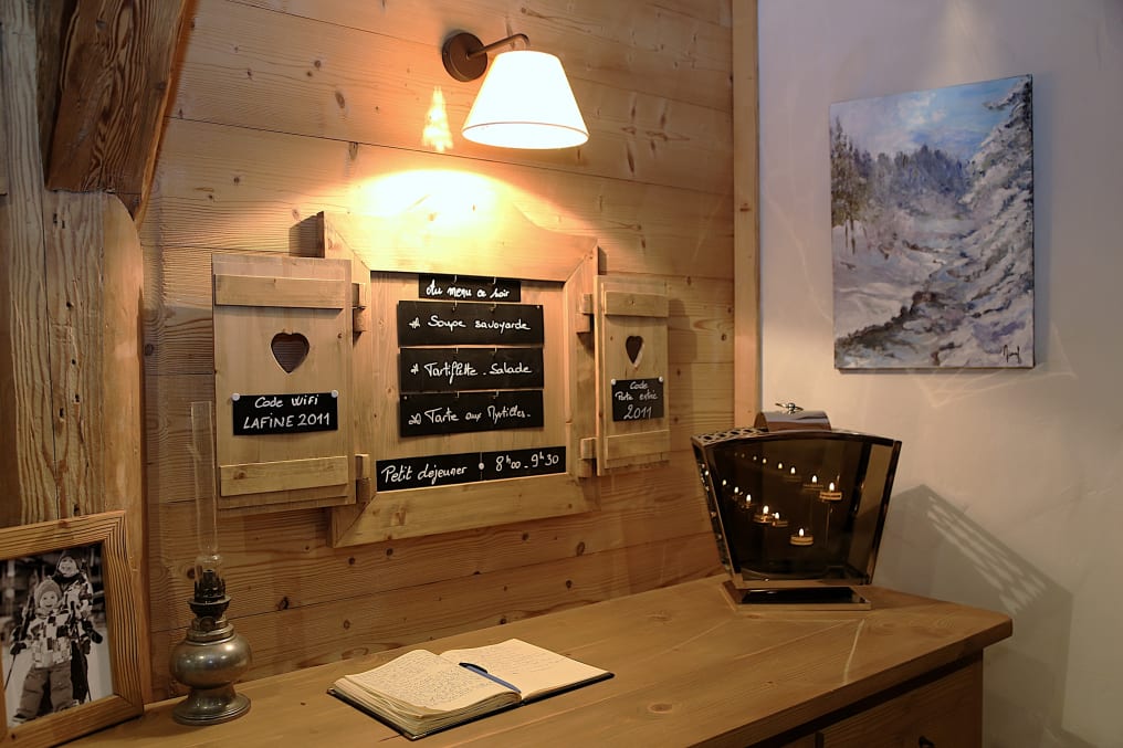 Chalet Chez La Fine reception area