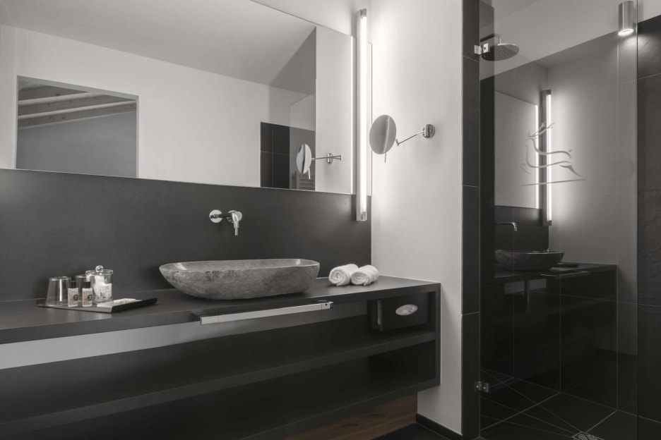 Ensuite bathroom - Hotel Conturines