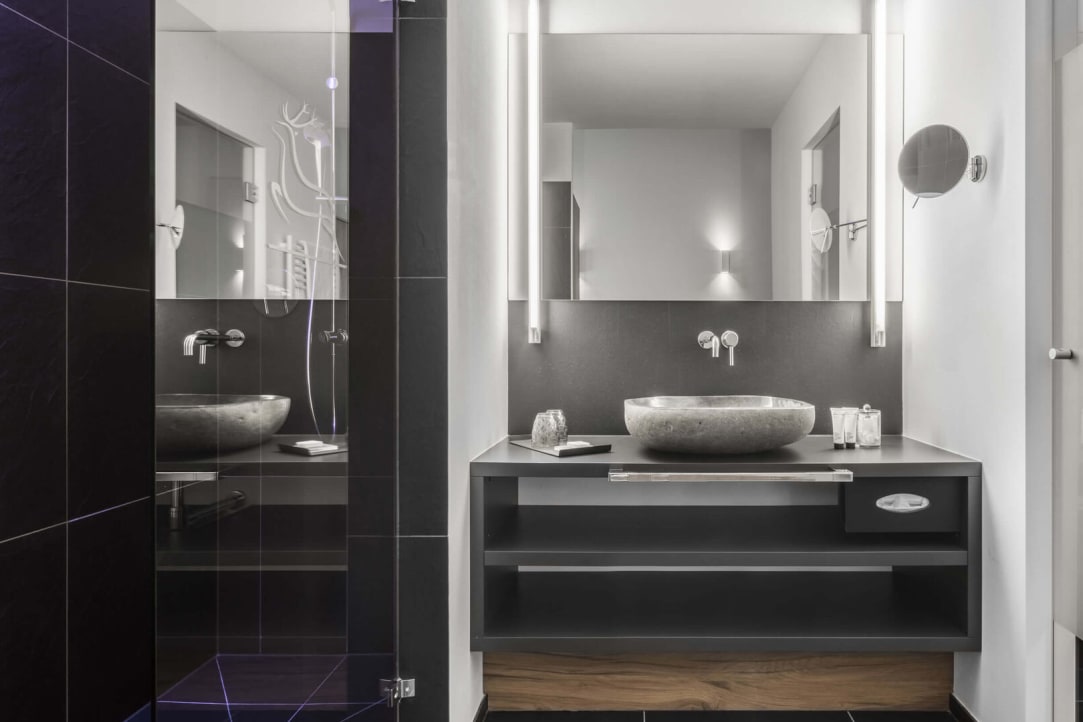 Ensuite bathroom - Hotel Conturines