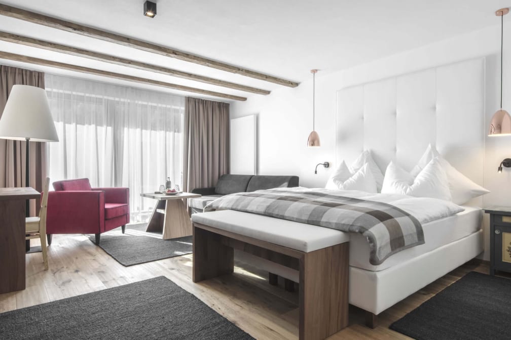 Hotel Conturines - Double bedroom with views of the Dolomites