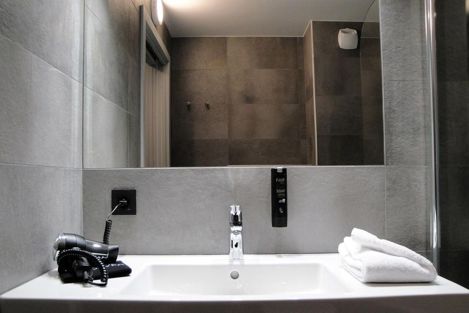 An ensuite bathroom Hotel Du Bois