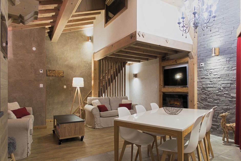 Living and dining area in Aiguille Du Midi