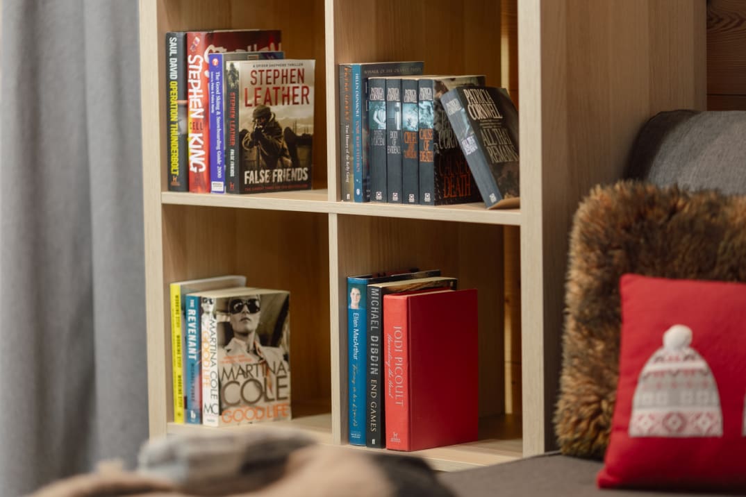 Book shelf in Les Suites de l'Alpe