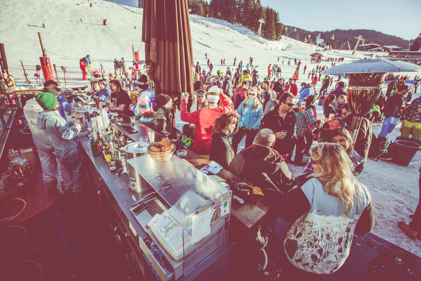 18 to 30 skiers enjoying Après Ski in Les Gets