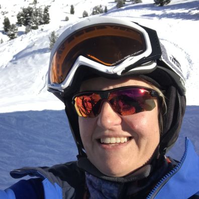 Solo skier or snowboarder Ruth in Hatfield