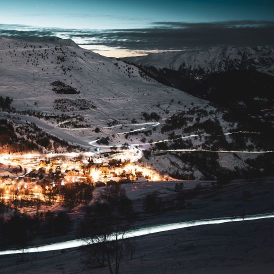 Les Deux Alpes at night