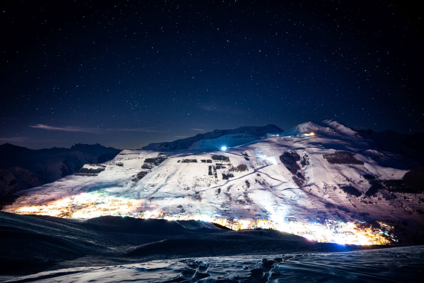Les Deux Alpes at night