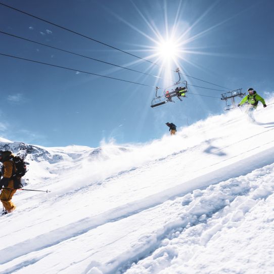 Skiers in Les Deux Alpes