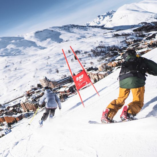 Snowboarders coming into Les Deux Alpes