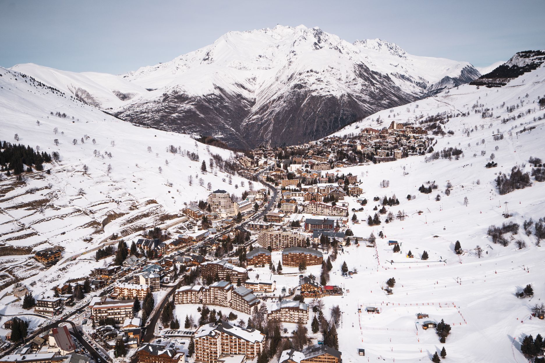 Les Deux Alpes singles, solos and specialist ski holidays