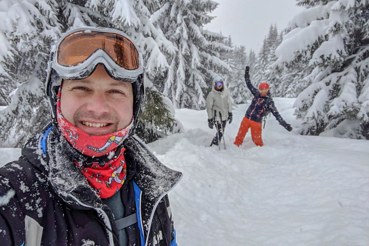 Skiers on singles ski holidays