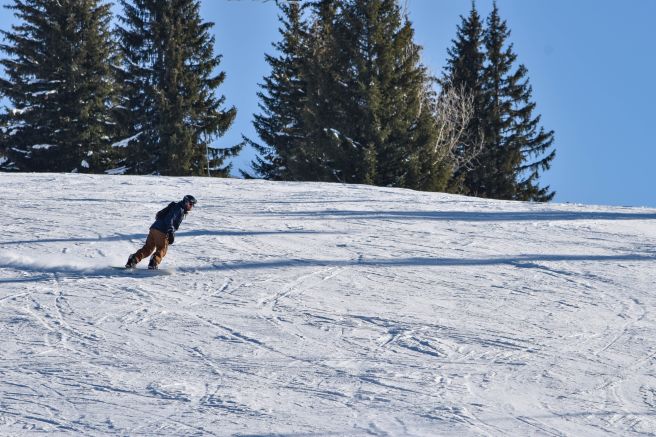 Solo Skier in Les Portes du Soleil