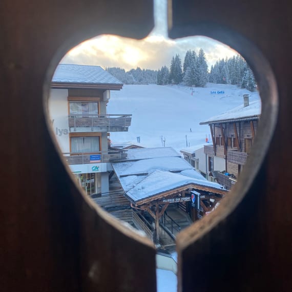 People enjoying Après-Ski in Les Gets