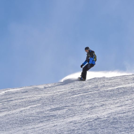 Solo Snowboarder in Meribel