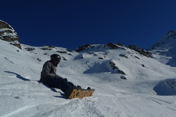 Snowboarder chilling off piste in Meribel