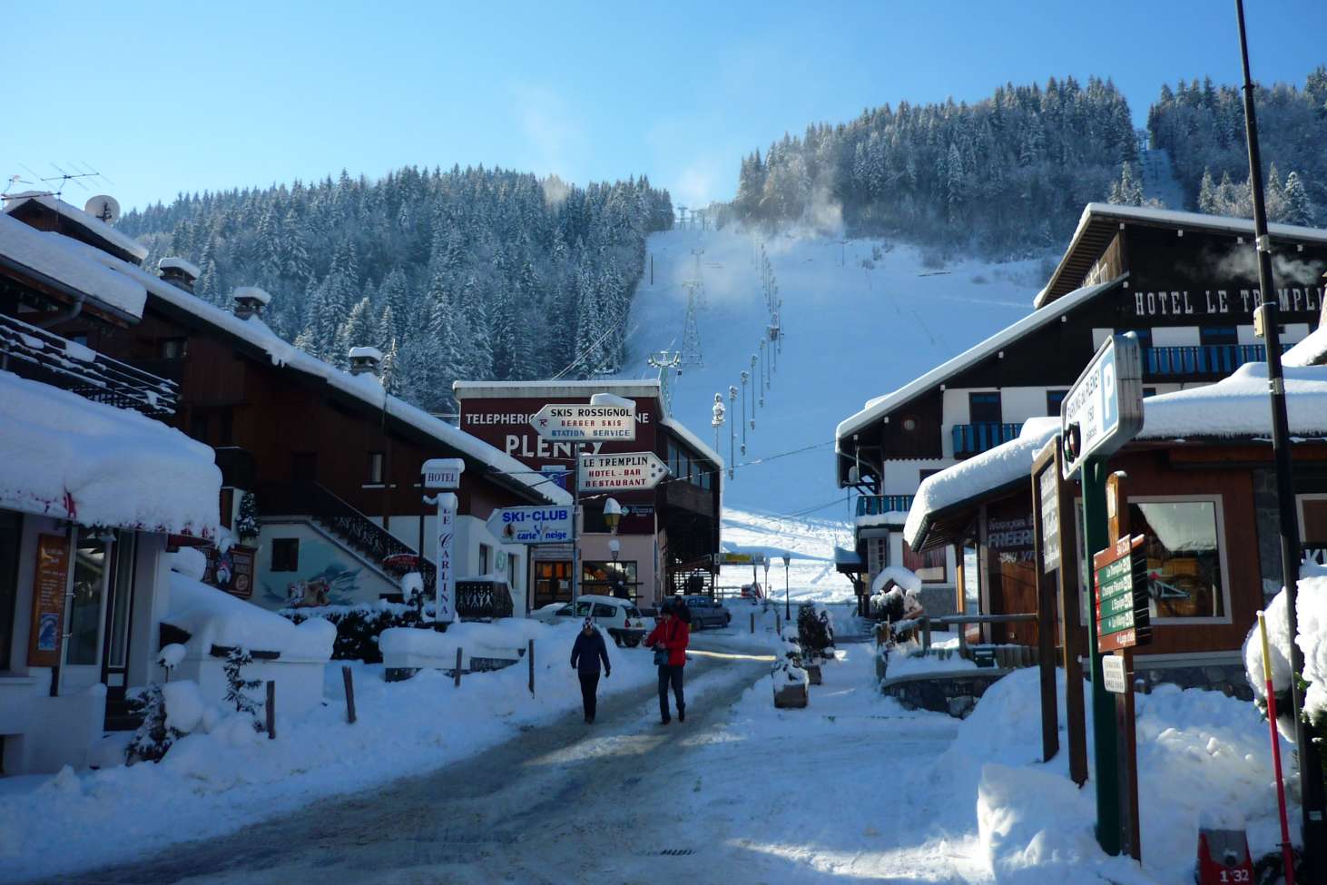The Pleney bubble lift is the main gateway between Morzine and Les Gets