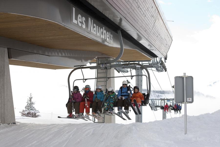 Single-parent family on a ski-lift Les Gets