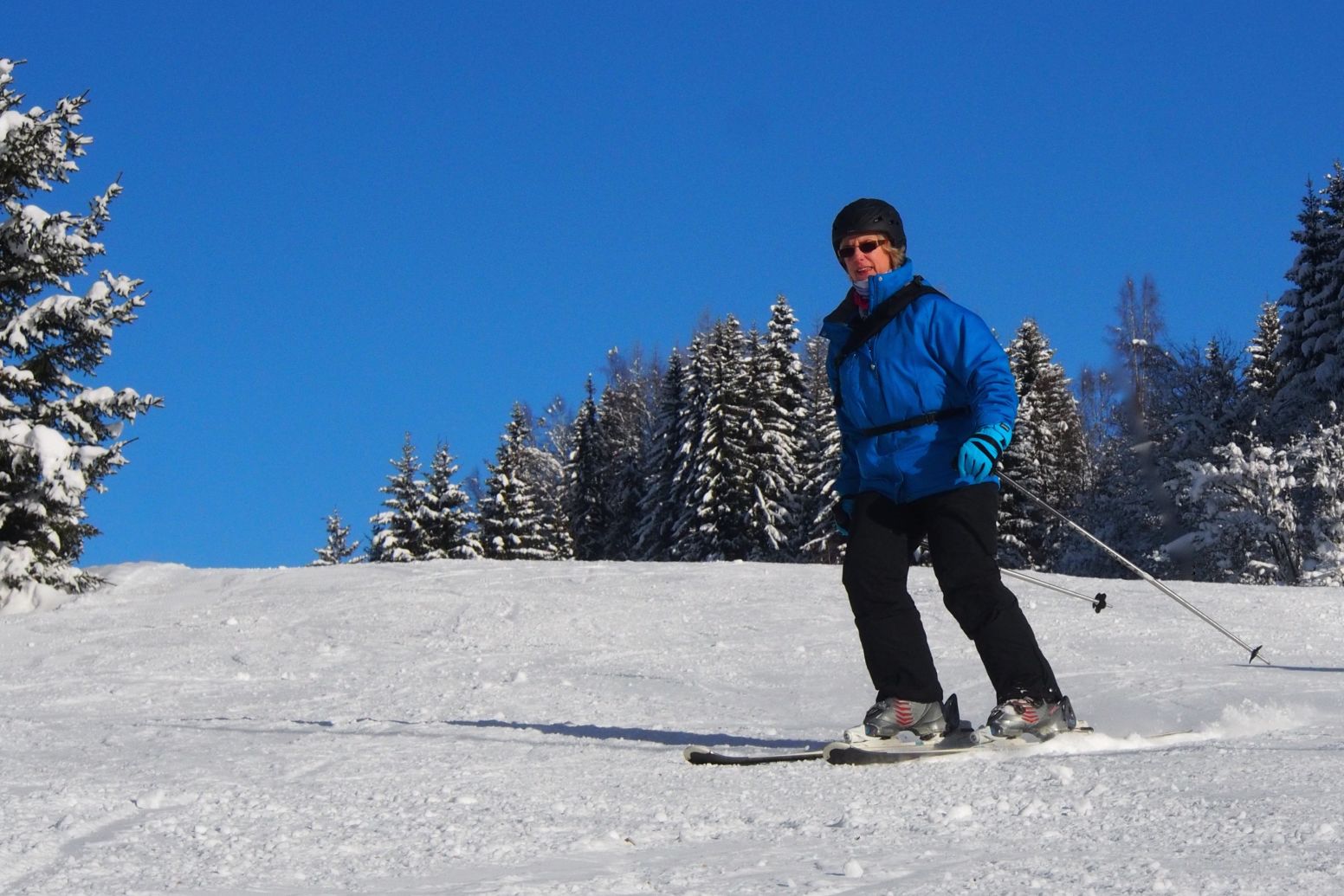 Lady skiing down slope