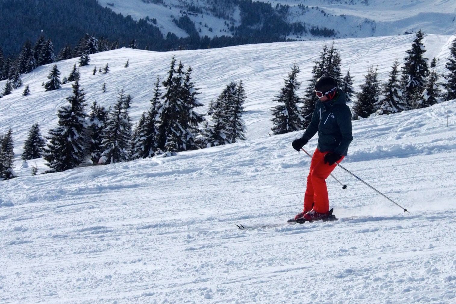 Skier in orange trousers