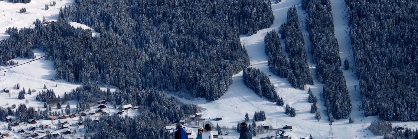 Skiers planning their route in Morzine