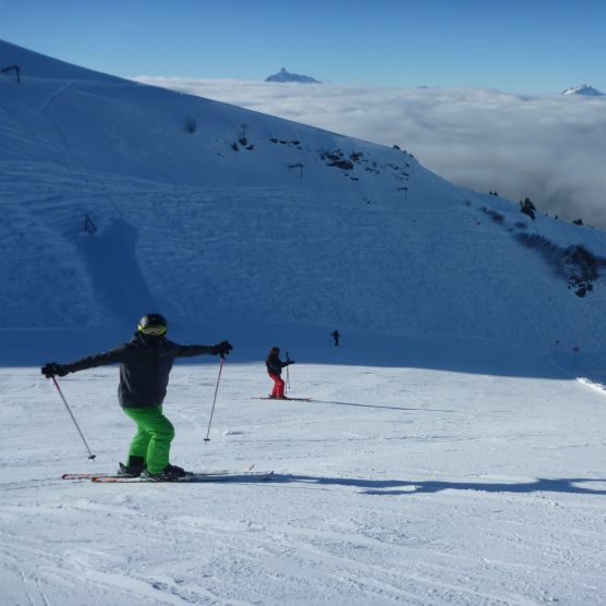 Solo skier in Les Gets