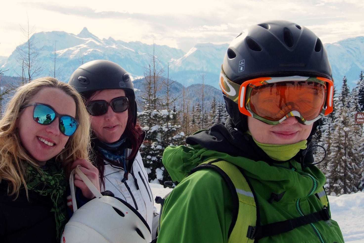 Three girls skiing in Les Gets